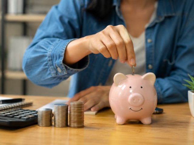 Saving Money Tips That Actually Work: A Beginner’s Guide to Smart Saving