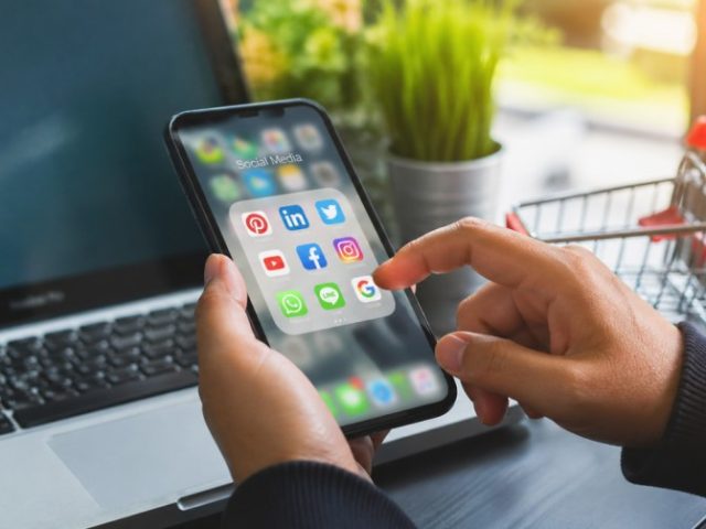 Social Media Marketing in 2026: Can You Really Grow 100% Organically Without Ads?