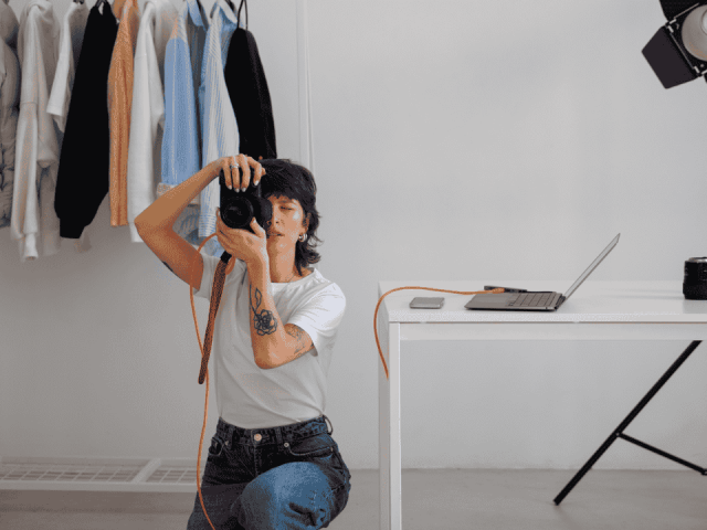 Product Video Shoot for E-commerce in India: Studio Setup vs Real-Life Setup – What Converts Better?